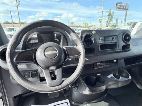 Used 2019 Freightliner Sprinter 2500 RWD image 12