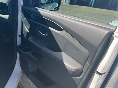 Certified 2025 Honda Pilot TrailSport image 6