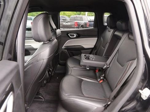 Used 2023 Jeep Compass Limited AWD/4WD image 9