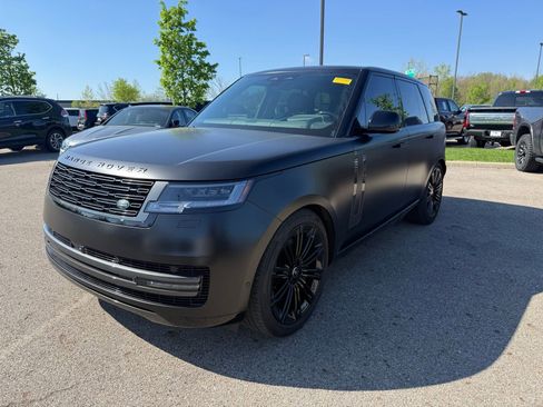 Used 2025 Land Rover Range Rover SE AWD/4WD image 1