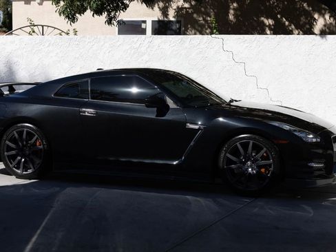 Used 2014 Nissan GT-R Premium image 4
