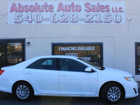 Used 2012 Toyota Camry LE image 1