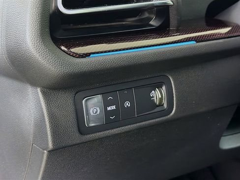 Used 2024 Chevrolet Traverse RS w/ LPO, Floor Liner Package FWD image 11