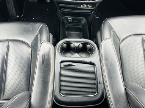 Used 2023 Chrysler Pacifica Touring-L w/ S Appearance Package image 23