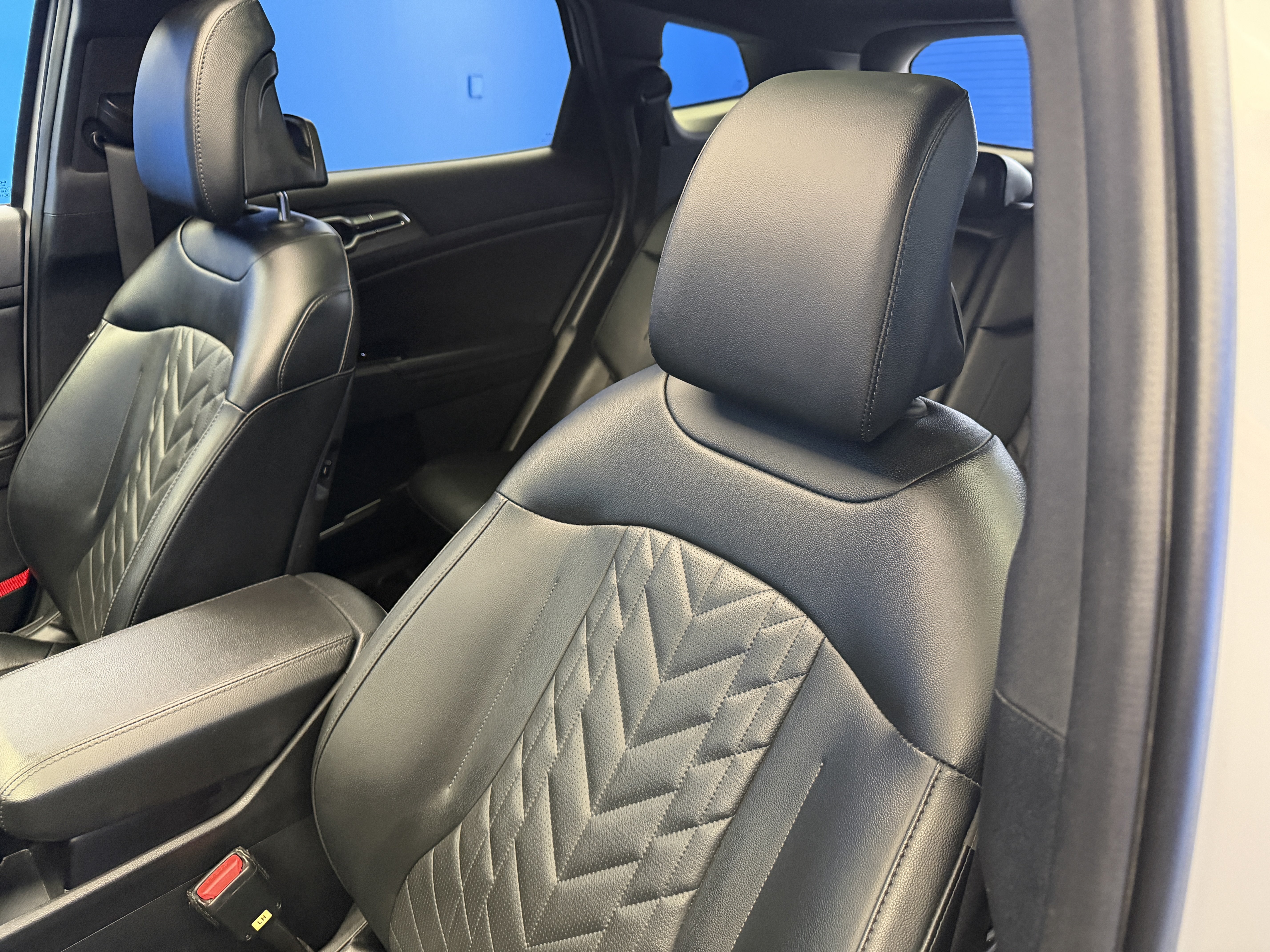 Used 2023 Kia Sportage X-Line w/ X-Line Premium Package AWD/4WD image 12