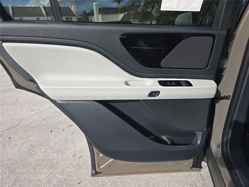 New 2026 Lincoln Aviator AWD image 10