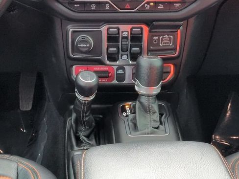 Used 2024 Jeep Gladiator Mojave w/ Technology Group AWD/4WD image 19
