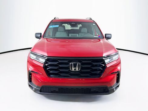 Certified 2025 Honda Pilot Sport image 3