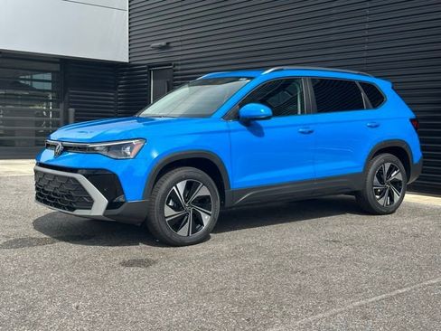 New 2025 Volkswagen Taos SE image 1