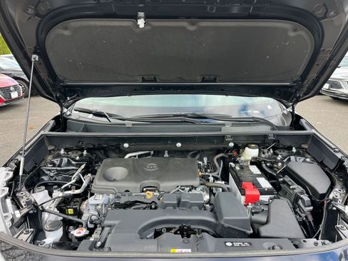 Used 2025 Toyota RAV4 XLE image 32