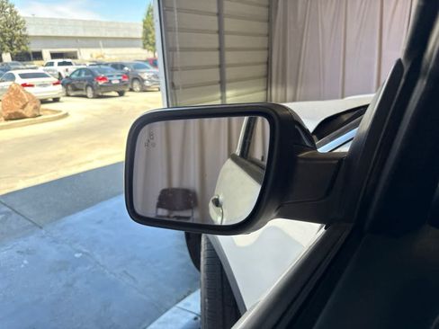 Used 2017 Ford Explorer XLT w/ Equipment Group 202A FWD image 18