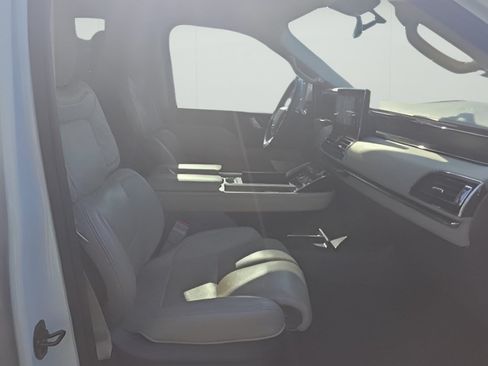 Used 2023 Lincoln Navigator L Reserve RWD image 8