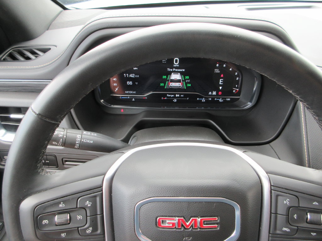 Certified 2024 GMC Yukon XL SLT w/ SLT Luxury Package AWD/4WD image 32