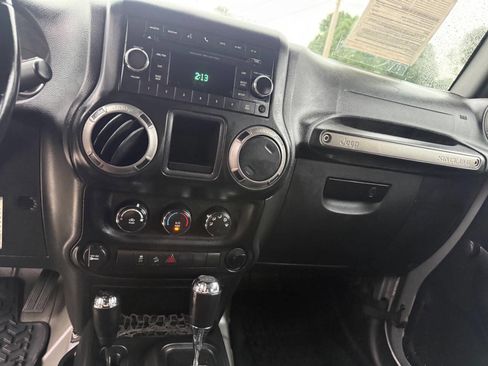 Used 2015 Jeep Wrangler Unlimited Sport w/ Connectivity Group AWD/4WD image 14