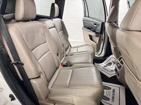 Used 2016 Honda Pilot Touring image 12
