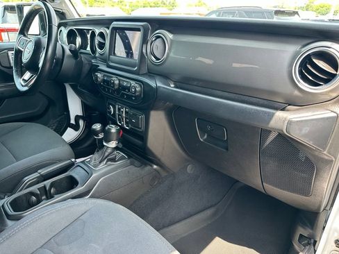 Used 2019 Jeep Wrangler Unlimited Sahara AWD/4WD image 36