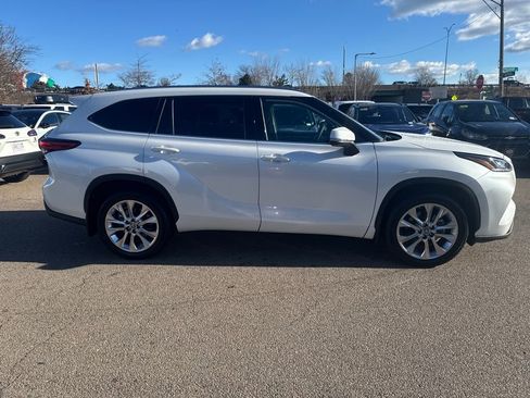 Used 2023 Toyota Highlander Limited image 10
