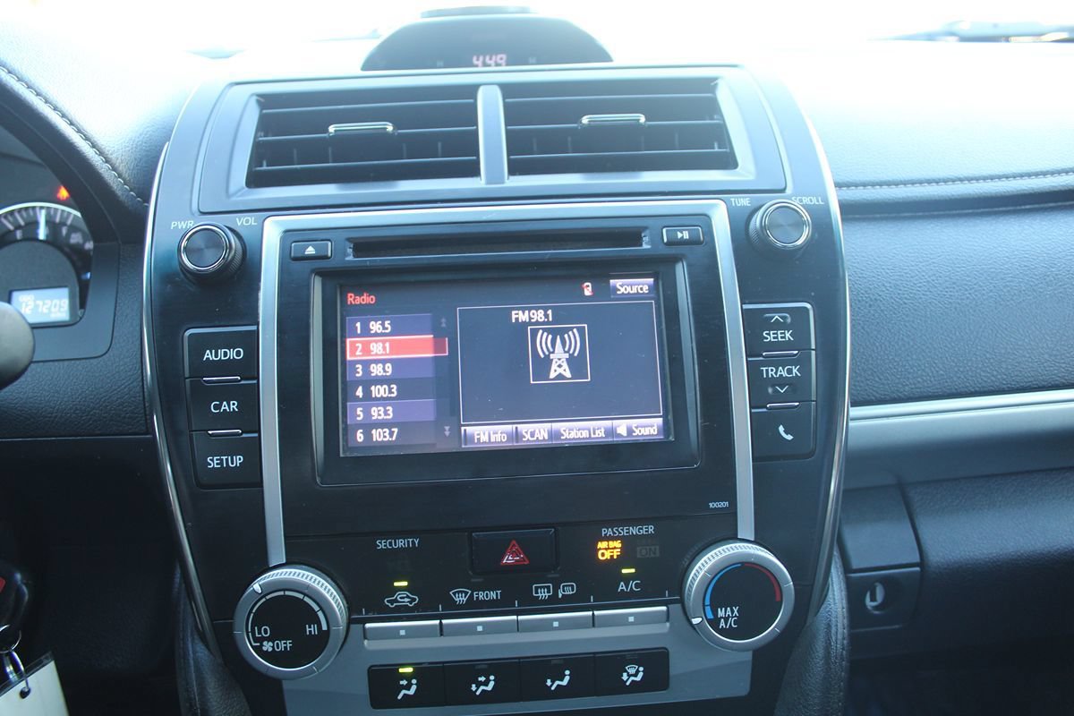 Used 2014 Toyota Camry SE FWD image 24