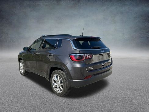 Used 2023 Jeep Compass Latitude AWD/4WD image 3