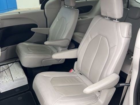 Used 2019 Chrysler Pacifica Touring-L Plus w/ Advanced Safetytec Group image 11