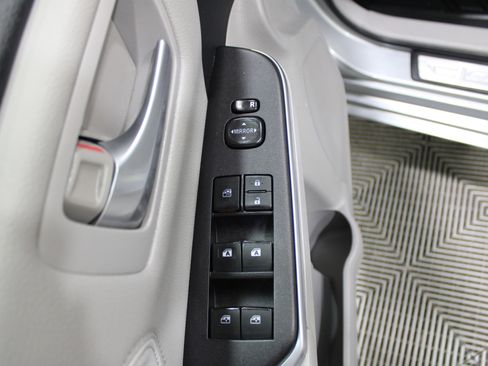 Used 2016 Toyota Camry XLE w/ Convenience Package image 7