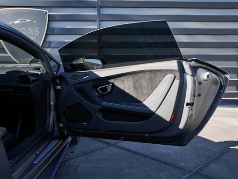 Used 2023 Lamborghini Huracan Tecnica image 22