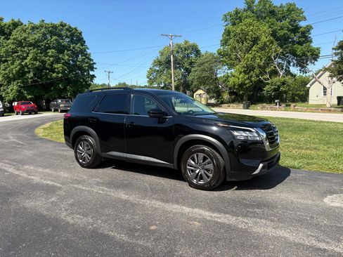 Used 2025 Nissan Pathfinder SV FWD image 29