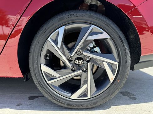 New 2025 Hyundai Elantra SEL image 9