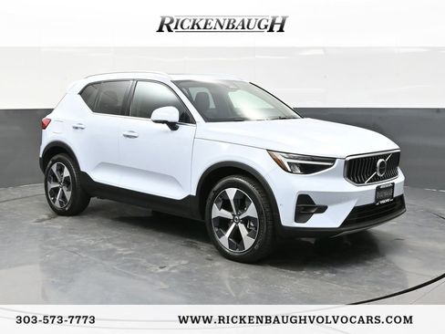 Used 2025 Volvo XC40 B5 Plus AWD/4WD image 1