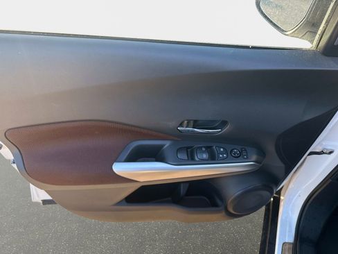 Used 2020 Nissan Kicks SR w/ Exterior Package FWD image 17