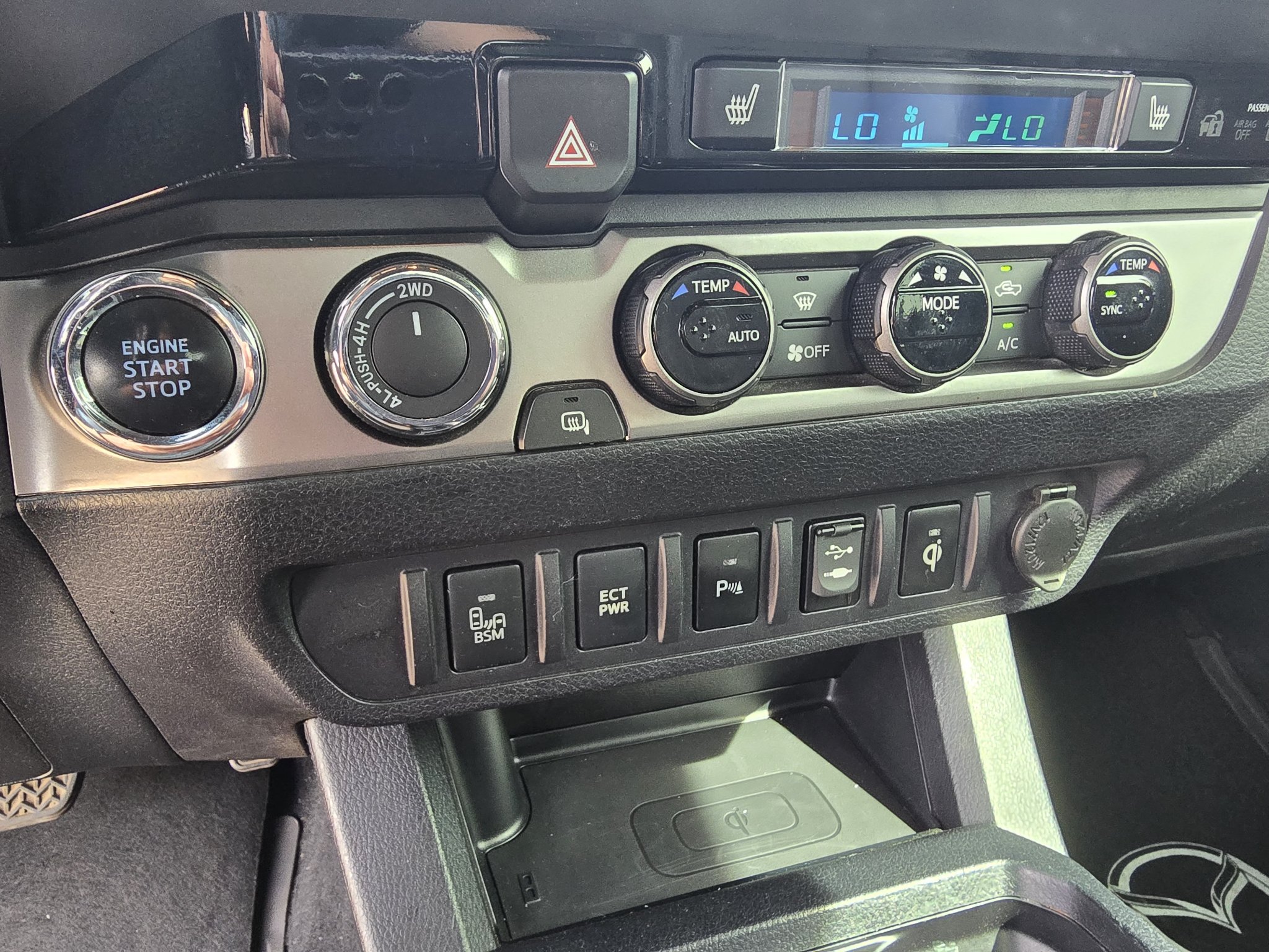 Used 2017 Toyota Tacoma Limited w/ Tow Package AWD/4WD image 21