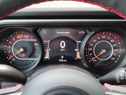 Certified 2024 Jeep Wrangler Unlimited Rubicon w/ Technology Group AWD/4WD image 23