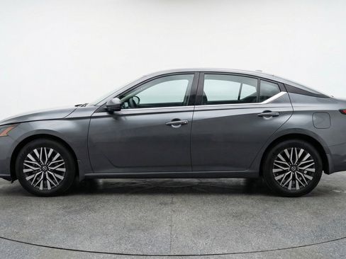 Used 2025 Nissan Altima 2.5 SV FWD image 5