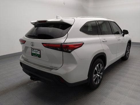 Used 2022 Toyota Highlander XLE w/ Protection Package #3 (TMS) AWD/4WD image 9