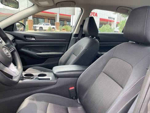 Used 2025 Nissan Altima 2.5 SV FWD image 8