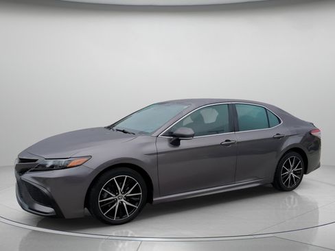 Used 2022 Toyota Camry SE w/ Carpet Mat Package (TMS) FWD image 11