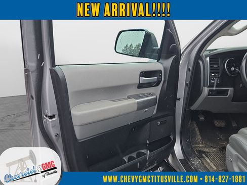 Used 2019 Toyota Sequoia Limited w/ Safety & Convenience Package image 10
