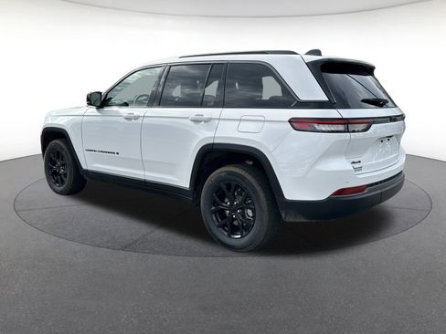 New 2026 Jeep Grand Cherokee Altitude image 3