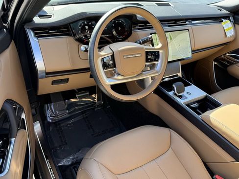 New 2025 Land Rover Range Rover Long Wheelbase SE AWD/4WD image 17