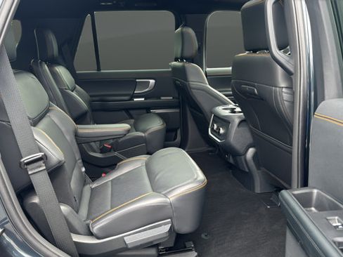 Used 2025 Ford Expedition Tremor AWD/4WD image 27
