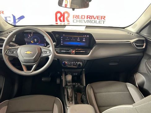 Used 2025 Chevrolet TrailBlazer LT AWD/4WD image 12
