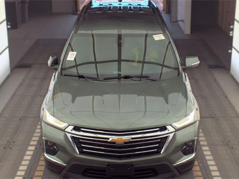 Used 2023 Chevrolet Traverse LT w/ LPO, Floor Liner Package AWD/4WD image 2