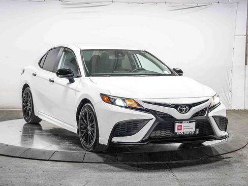 Certified 2021 Toyota Camry SE w/ Convenience Package AWD/4WD image 6