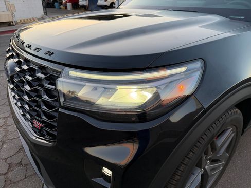 Used 2025 Ford Explorer ST AWD/4WD image 9