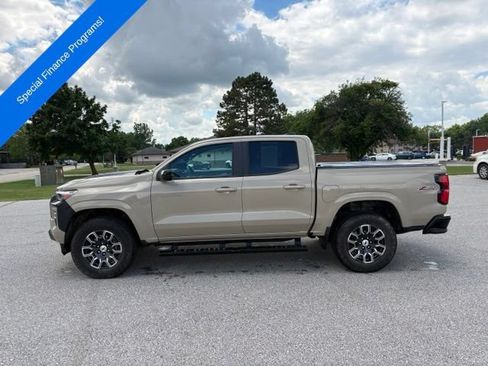 Used 2023 Chevrolet Colorado Z71 w/ Z71 Convenience Package 2 AWD/4WD image 3
