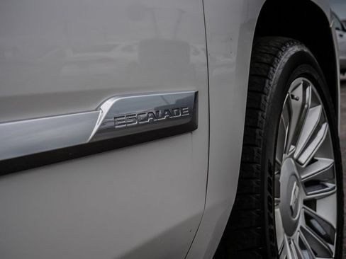 Used 2017 Cadillac Escalade Platinum AWD/4WD image 10