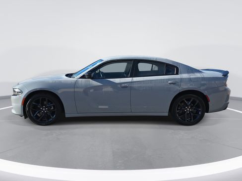 Used 2022 Dodge Charger SXT w/ Blacktop Package image 8