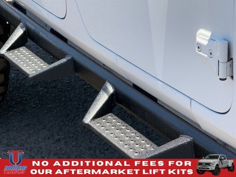 Used 2021 Jeep Gladiator Overland w/ Popular Equipment Package AWD/4WD image 12