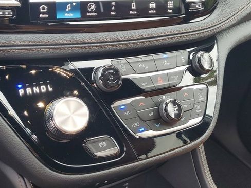 New 2026 Chrysler Pacifica Pinnacle image 15