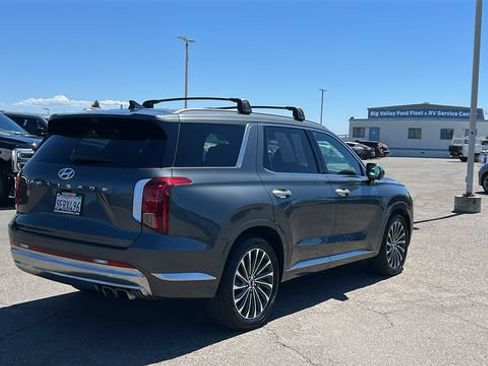 Used 2023 Hyundai Palisade Calligraphy FWD image 3
